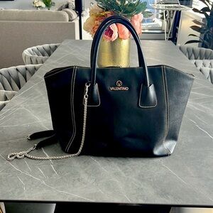 Mario Valentino bag , in great condition, size large, see photos and video.